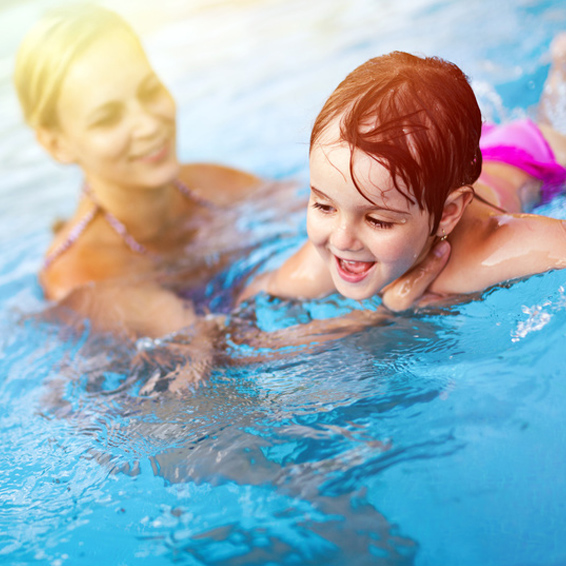 Kindersicheres Schwimmen im Pool