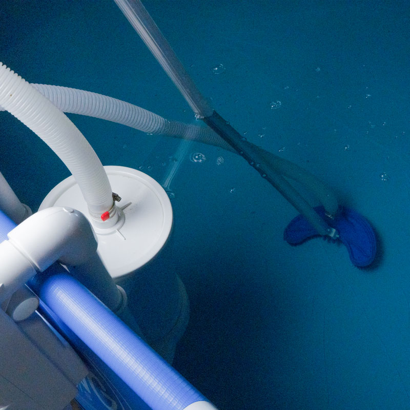 Skimmer mit Saugplatte und Bodensaugbürste