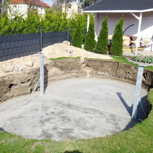 Achtformpool Aufbau: Betonbodenplatte anfertigen